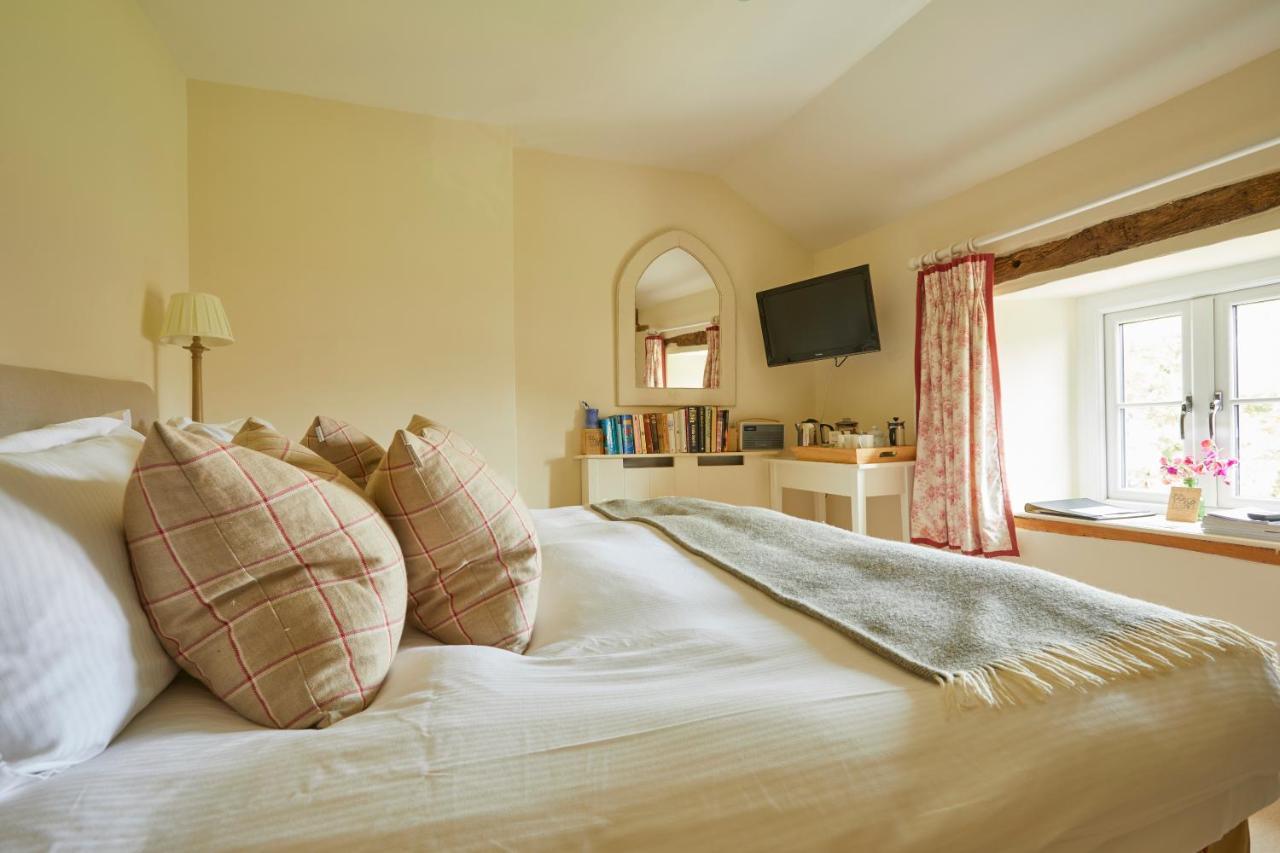 Hotel The Kingham Plough Exterior foto