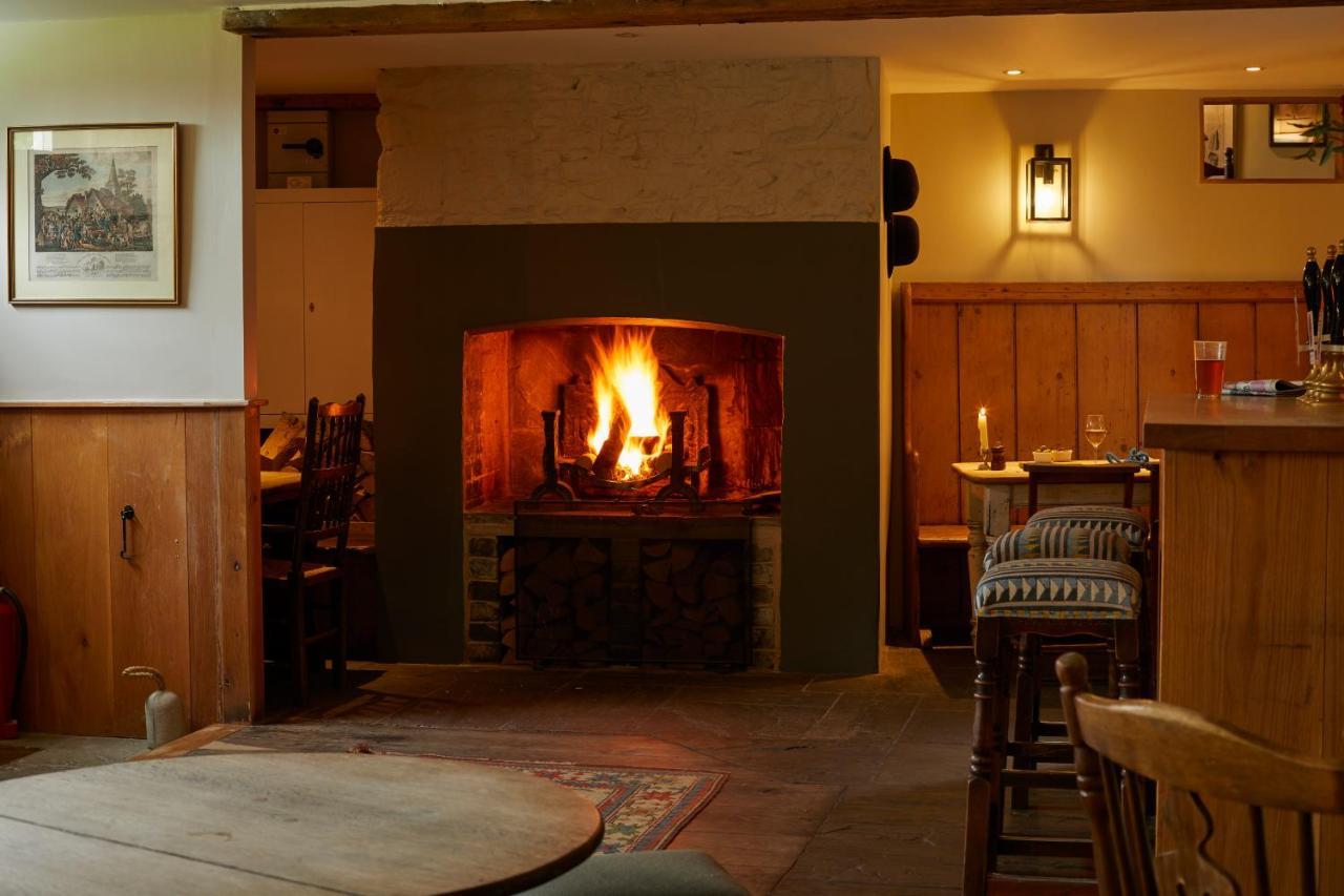 Hotel The Kingham Plough Exterior foto