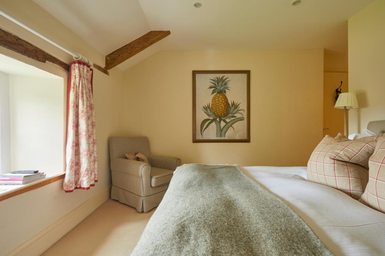 Hotel The Kingham Plough Exterior foto